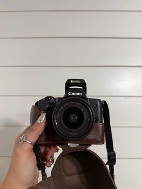 EOS M50 Mark ii + EF-M 15-45mm is STM Kit in black